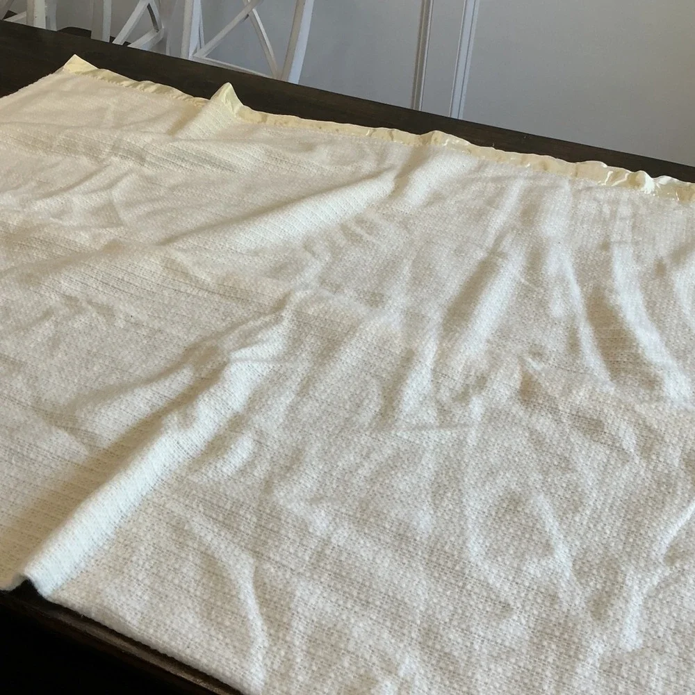 Vintage Cream Yellow Thermal Waffle Weave Blanket Satin Trim Edge 64x83‎